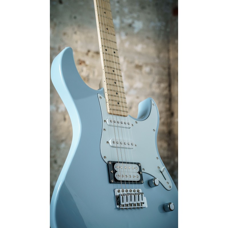 YAMAHA PACIFICA PAC112VM Ice Blue